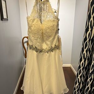 New! short formal dress with lace bodice, jewel belt and chiffon skirt Size 00